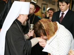 Амурским священникам рекомендовали избегать целования рук