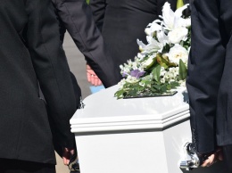 Британская семья заразилась коронавирусом на похоронах