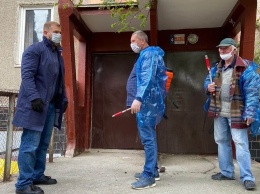 В Ялте депутаты лично разъясняют гражданам необходимость соблюдать карантин