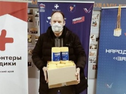 Алтайский депутат передал волонтерам средства для дезинфекции