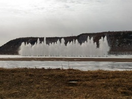 В Шимановском районе взорвали лед Амура