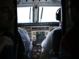 Российская авиакомпания отстранила от полетов доверившего штурвал подруге пилота