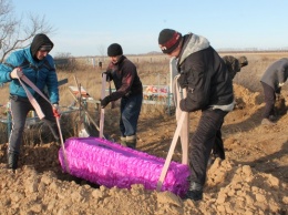 В Алтайском крае перезахоронили часть останков с подтопленного кладбища