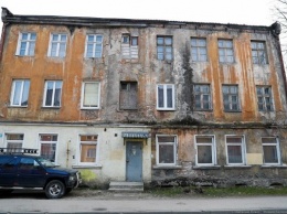 «Мы же замерзаем»: в Калининграде жителей аварийного дома оставили без отопления