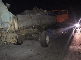 В Югре при столкновении грузовиков погиб человек
