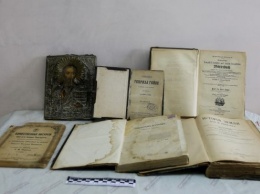 Пассажирка поезда Москва - Калининград пыталась незаконно провезти икону и старинные книги