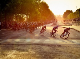 Пандемия коронавируса стала причиной отмены велогонки "Тур де Франс"