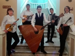 Алтайские школы искусств получили новые музыкальные инструменты, оборудование и учебники