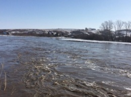 На реке Чумыш стремительно растет уровень воды