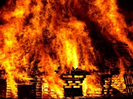 Восемь домов сгорели в Томской области