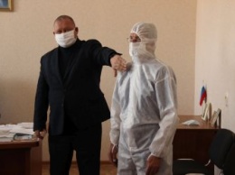 Многоразовые защитные костюмы для медиков начали шить в Приамурье
