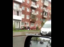 Легковушка протаранила столб после ДТП в Кемерове