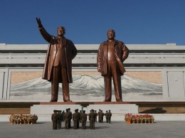 Советник президента Южной Кореи назвал Ким Чен Ына живым и здоровым