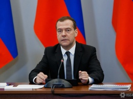 Медведев призвал депутатов отдать месячную зарплату на помощь медикам