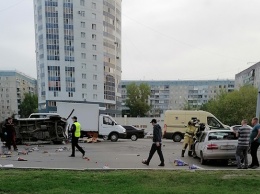 Четыре человека пострадали в ДТП с тремя автомобилями в Барнауле