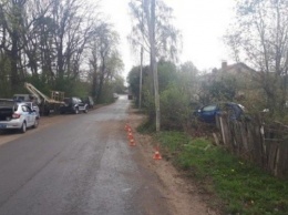 В Черняховске «Ситроен» стал обгонять другую машину в врезался в столб (фото)