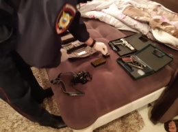 Полиция Сургута задержала мужчину, который незаконно продавал оружие