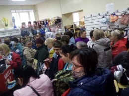 Во время пандемии в ТЦ Рубцовска толпа устроили дикую давку