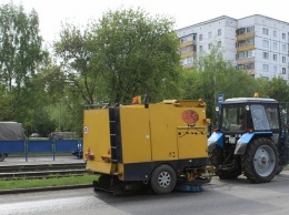 В Барнауле приступили к санитарной уборке дорог