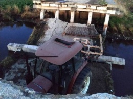 Мост рухнул под тяжестью трактора в ЕАО