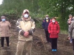 Жители Разумного просят у Евгения Савченко остановить строительство домов на месте березовой аллеи