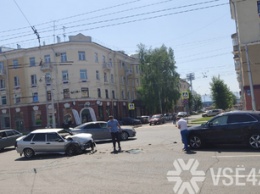 Кемеровчане стали свидетелями серьезного ДТП в центре города