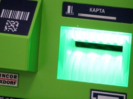 В Екатеринбурге неизвестные пытались взорвать банкомат и разбить его кувалдами