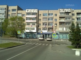 Барнаульцам не понравились новые граффити на многоэтажках