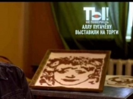 Петербуржец захотел "приманить" Аллу Пугачеву портретом из гречки