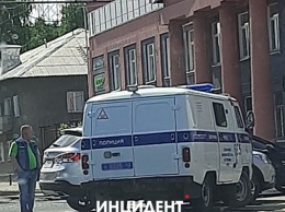 Полицейский автомобиль столкнулся с легковушкой в столице Кузбасса