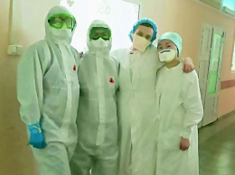 Алтайские медики, борющиеся с коронавирусом, получили продуктовые наборы