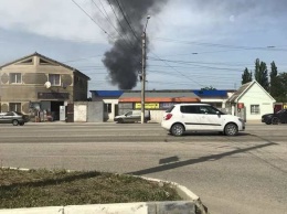 Сильный пожар произошел в промышленной зоне под Симферополем, - ФОТО