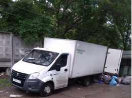 В центре Ростова вывалили в мусорные баки медицинские отходы