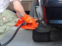 В Югре оператор автозаправки заполнил клиенту газом газовый баллон, срок годности которого истек в 1998 году