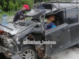 Неосторожный водитель погиб при столкновении с грузовиком в Кузбассе