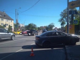 В Калининграде KIA врезалась в «Митцубиси», пострадал человек (фото)