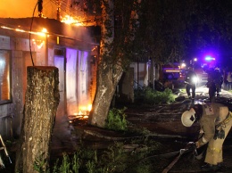 Два дома полыхали в Барнауле в ночь на 25 мая