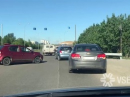 Иномарки столкнулись на оживленном проспекте в Кемерове