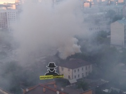 В выгоревшем дотла заброшенном доме в центре Барнаула обнаружили труп