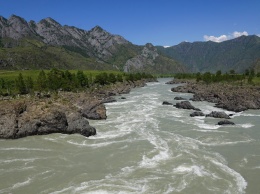 В Республике Алтай вторые сутки ищут тело утонувшего в Катуни молодого человека