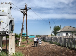 Алтайский пенсионер не может ничего садить на собственном участке из-за подстанции