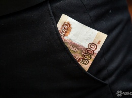 Кемеровчанин положил 100 000 рублей напечатанных денег на карту