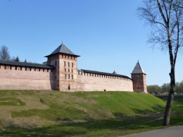 Кремлевская стена частично обрушилась в Великом Новгороде