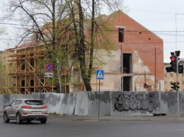 Как продвигается реконструкция сгоревшей детской поликлиники в центре Петрозаводска