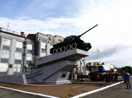 Легендарный танк сняли с постамента в Новокузнецке для участия в параде Победы