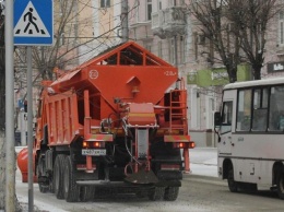 1500 кубометров снега вывезли с дорог Барнаула с 12 ноября