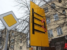 Новокузнецкие дорожники установили знаки "вверх ногами"