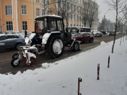 Власти Барнаула отчитались о «неравной» борьбе со снегом на улицах города
