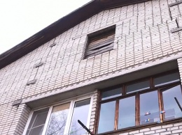 Дом на улице Мамонтова в Бийске рушится прямо на глазах