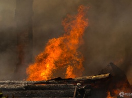 Ночной пожар уничтожил жилой дом в кузбасском селе